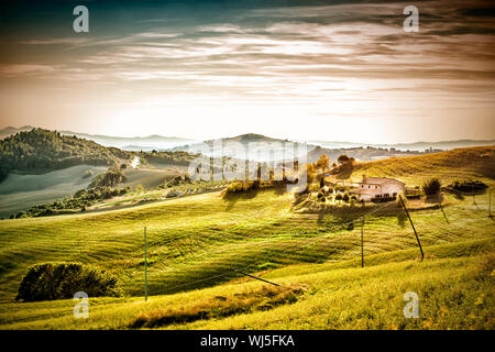 Paesaggio in atmosfera serale in Toscana, Italia Foto Stock