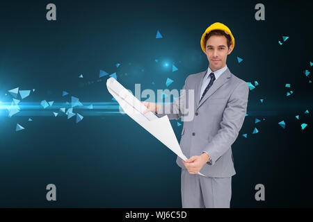 Immagine composita di gravi architetto con elmetto per piani di contenimento Foto Stock