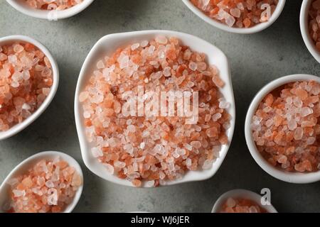 Sale Himalayano su un campo di bocce Foto Stock