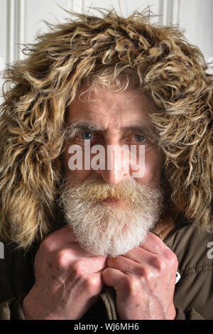 Www.jonsavagephotography.com 22ND JAN 2014 PAISLEY born artist e drammaturgo John Byrne fotografati a casa sua in Edinburgh Foto Stock