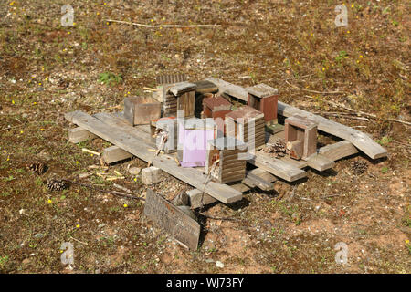 Hotel di insetto a Eardington riserva naturale, Bridgnorth, Shropshire, Inghilterra, Regno Unito. Foto Stock