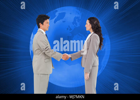 Immagine composita della vista laterale di hand shaking partner commerciali Foto Stock