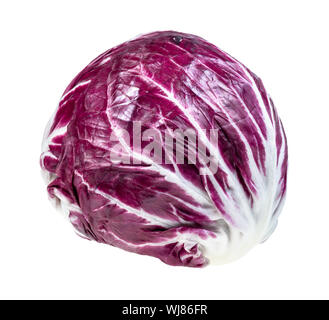 Testa rossa del radicchio italiano (cicoria a foglia) intaglio su sfondo bianco Foto Stock