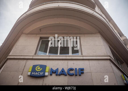 Lione, Francia - Luglio 18, 2019: Macif Assurances logo nella parte anteriore della loro agenzia locale a Lione. Macse è un francese di mutua assicurazione e banca, uno dei bi Foto Stock