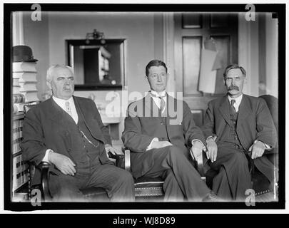 Casa dei Rappresentanti. Commissioni. Potere giudiziario. Speciale sottocomitato che sedevano a Macon, GA, 1/19/1914, per indagare sulle accuse contro il giudice lancia DELLA GEORGIA FEDERALCOURT. FLOYD DI AR; Webb di NC, PRESIDENTE; VOLSTEAD DI MN Foto Stock