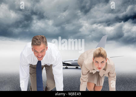 Immagine composita di due business people ready per avviare una gara Foto Stock