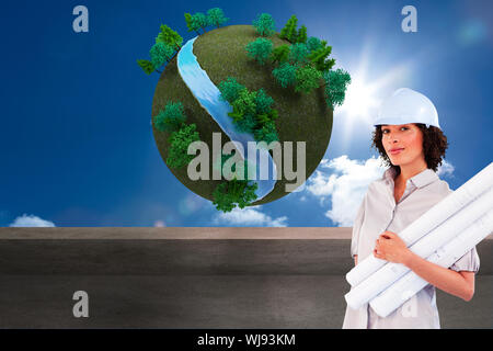 Immagine composita di fiduciosa donna che mantiene i piani di costruzione Foto Stock