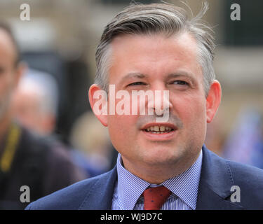 Westminster, Londra, Regno Unito. 03 Sep 2019. Jon Ashworth, lavoro Shadow Segretario per la salute. I politici sono intervistato in ed intorno a College Green 'media village' in Westminster il giorno il Parlamento ritorna dal recesso. Credito: Imageplotter/Alamy Live News Credito: Imageplotter/Alamy Live News Foto Stock