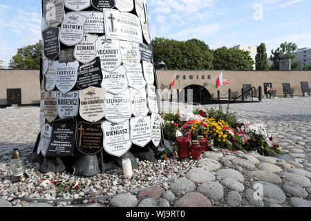 Varsavia POLONIA - l'entrata della prigione Pawiak utilizzato come centro di tortura dai Nazisti tedeschi in WW2 Foto Stock