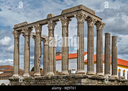 Il Templo Romano (Tempio di Diana), 1 ° secolo, in Evora, Alentejo Central, Portogallo Foto Stock