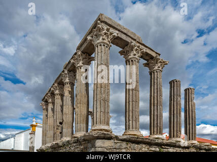 Il Templo Romano (Tempio di Diana), 1 ° secolo, in Evora, Alentejo Central, Portogallo Foto Stock