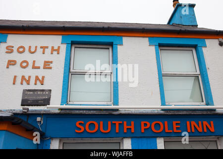 Il polo sud Inn, pub di proprietà di esploratore polare Tom Crean, Annascaul, penisola di Dingle, Co. Kerry, Irlanda. Foto Stock