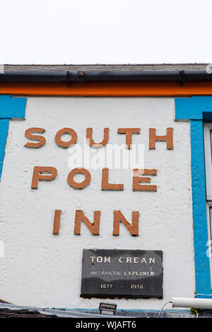 Il polo sud Inn, pub di proprietà di esploratore polare Tom Crean, Annascaul, penisola di Dingle, Co. Kerry, Irlanda. Foto Stock