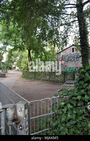 Communal area giochi, Sternschanze complesso di abitazioni, Amburgo, Germania, Aug 2019 Foto Stock