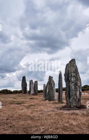 L'allineamento del sud di menhir a San Giusto, Bretagna Francia Foto Stock