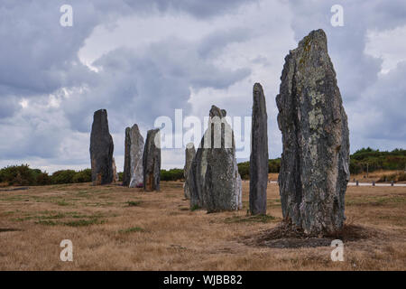 L'allineamento del sud di menhir a San Giusto, Bretagna Francia Foto Stock