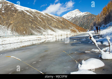 Lago ghiacciato di Livigno Foto Stock