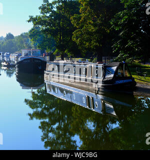 Barge e attacchi ormeggiato a Abingdon bloccare Foto Stock