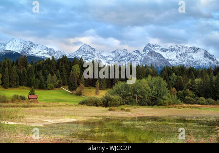 Karwendel mountain range su Tennsee prima del tramonto, Bavaria Foto Stock