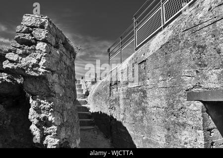 Staiway conduce da e verso il bunker a Pointe du Hoc Foto Stock