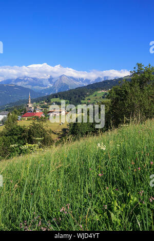 Famoso e splendido villaggio di Combloux, Alpi Savoia, Francia Foto Stock