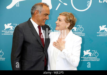 Venezia, Italia. 03Sep, 2019. Alberto Barbera e Julie Andrews frequentando il Leone dâ Oro alla Carriera photocall durante la 76th Venezia Film al Palazzo del Casinò su settembre 3, 2019 a Venezia Credit: Geisler-Fotopress GmbH/Alamy Live News Foto Stock