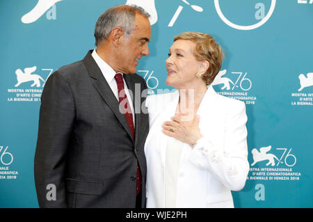 Venezia, Italia. 03Sep, 2019. Alberto Barbera e Julie Andrews frequentando il Leone dâ Oro alla Carriera photocall durante la 76th Venezia Film al Palazzo del Casinò su settembre 3, 2019 a Venezia Credit: Geisler-Fotopress GmbH/Alamy Live News Foto Stock