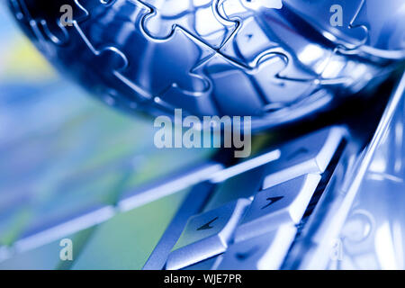 Notebook & puzzle globo terrestre Foto Stock
