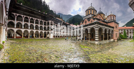 Il monastero di Rila (Monastero di San Ivan Rilski), la più grande chiesa ortodossa orientale monastero in Bulgaria. Un sito Patrimonio Mondiale dell'UNESCO. La Bulgaria Foto Stock