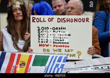 Il Parlamento, Westminster, London, Regno Unito. Il 3 settembre, 2019. Pro e anti Brexit dimostrazioni di Westminster. Credito: Matteo Chattle/Alamy Live News Foto Stock