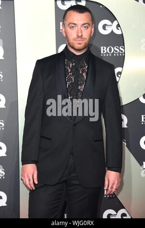 Sam Smith che arrivano al GQ Men of the Year Awards 2019 in associazione con Hugo Boss, tenutosi presso la Tate Modern di Londra. Foto Stock