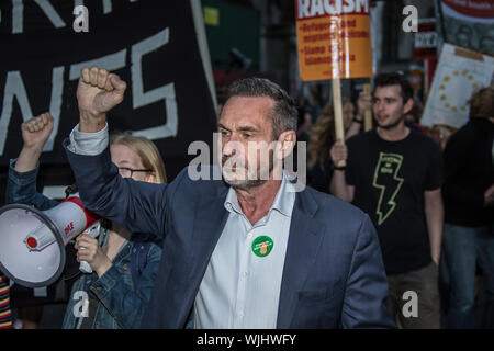 Londra, Regno Unito. Il 3 settembre, 2019. Giornalista, Paul Mason si unisce alla protesta contro il Boris Johnson decisione del governo di Prorogue europeo come MP il voto per prendere il controllo del Parlamento business nel tentativo di fermare un no deal crash al di fuori dell'Europa il 31 ottobre. David Rowe/Alamy Live News. Foto Stock