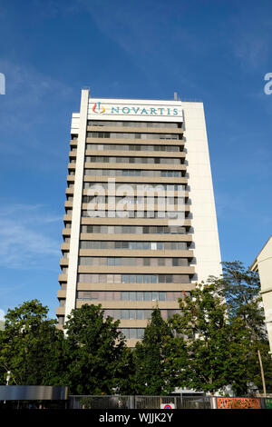 Una vista di Novartis campus a Basilea in Svizzera Foto Stock