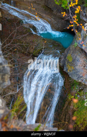 Cascada del Estrecho cascata in Ordesa Valley Pirenei Huesca Spagna fiume Arazas Foto Stock