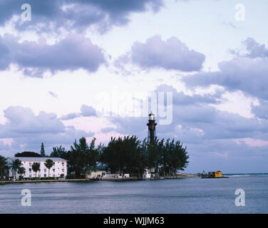 Hillsboro luce di ingresso si trova sul lato nord di Hillsboro ingresso, a metà strada tra Fort Lauderdale e Boca Raton, in Hillsboro Beach, Florida Foto Stock