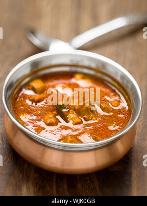 Close up di una ciotola di indiano piccante curry di montone Foto Stock