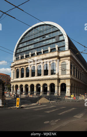 Opéra Nouvel (Nouvel Opera House) ri-progettato dall architetto francese Jean Nouvel tra 1985 e 1993 a Lione, in Francia. Foto Stock