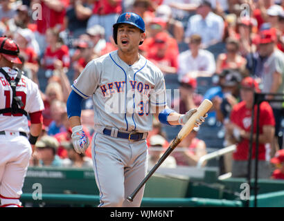 Washington, Stati Uniti d'America. 02Sep, 2019. New York Mets diritto fielder Michael conforto (30) reagisce dopo la sorprendente-out per terminare la sommità del primo inning contro i cittadini di Washington a cittadini Parco di Washington, DC Lunedì 2 Settembre 2019.Credit: Ron Sachs/CNP (restrizione: NO New York o New Jersey o giornali quotidiani nel raggio di 75 miglia da New York City) | utilizzo del credito in tutto il mondo: dpa/Alamy Live News Foto Stock