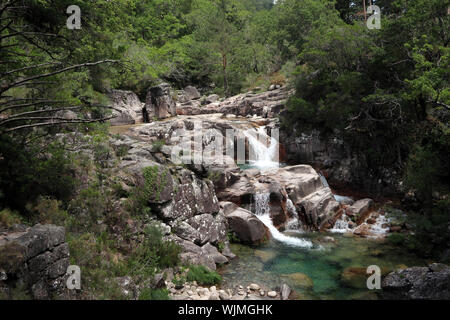 La cascata nel Parque Nacional da Peneda-Geres, Portogallo Foto Stock