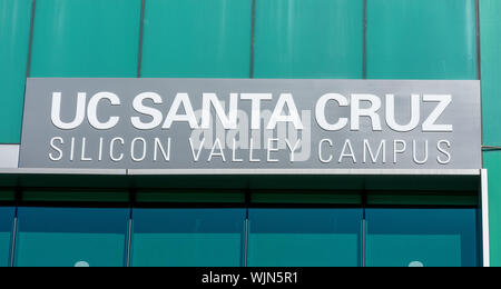 La UC Santa Cruz Silicon Valley estensione segno vicino al campus della scuola Foto Stock