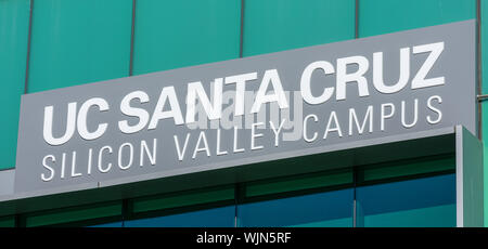 La UC Santa Cruz Silicon Valley estensione segno vicino al campus della scuola Foto Stock