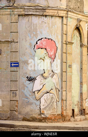 Street photography nel centro di Avana- carta murale dipinto su architettura coloniale in calle Neptuno , La Habana (Avana), La Habana, Cuba Foto Stock