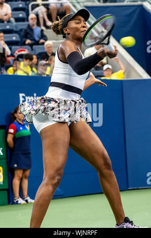 Venus Williams di Stati Uniti competere nel secondo round del 2019 US Open Tennis Foto Stock