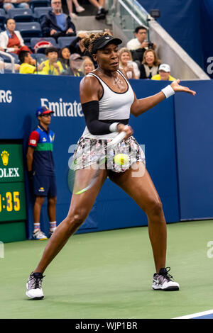 Venus Williams di Stati Uniti competere nel secondo round del 2019 US Open Tennis Foto Stock