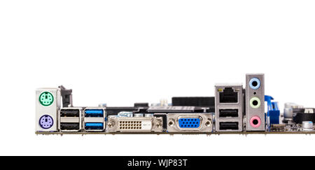 Il connettore della scheda madre del computer, lato posteriore alla porta del computer isolati su sfondo bianco Foto Stock