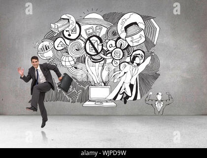 Happy businessman in un hury contro il muro grigio con illustrazioni Foto Stock