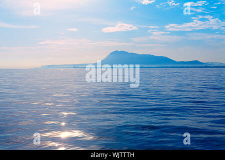 Denia San Antonio Cape e Montgo vista dal blu mare Mediterraneo Foto Stock