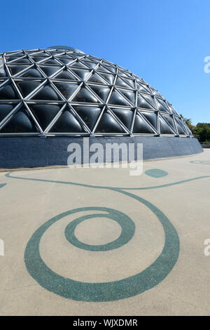 Vista verticale del display tropicale Dome con spirali decorative, Mt Coot-tha Botanic Gardens, Brisbane, Queensland, QLD, Australia Foto Stock