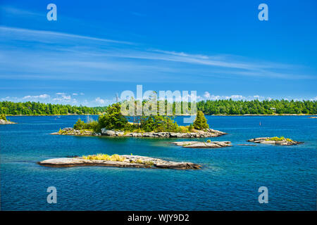 Le piccole isole rocciose in Georgian Bay vicino Parry Sound, Ontario Canada Foto Stock