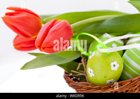 Bellissimo uovo di pasqua decorazione colorfull uova pastello stagionali Foto Stock